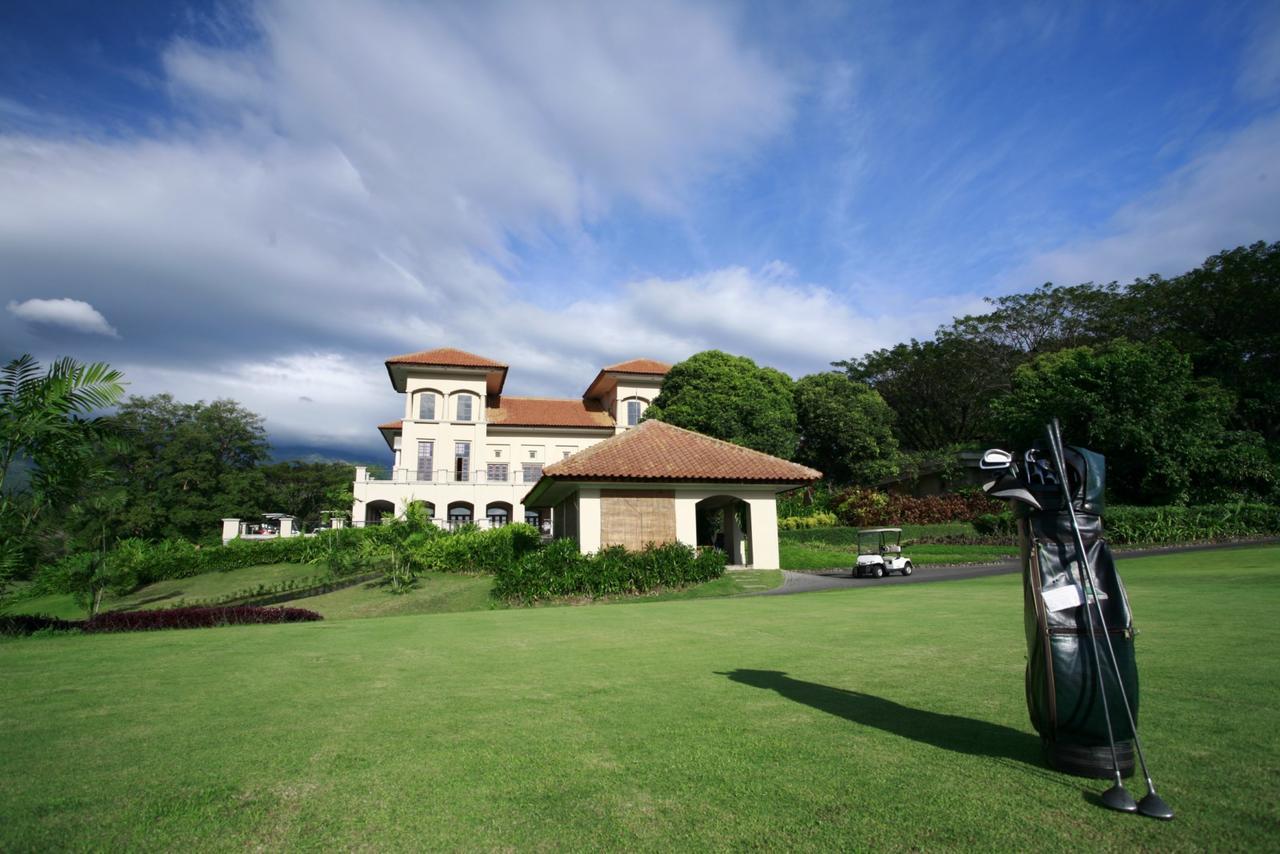 Finna Golf & Country Club Prigen Екстер'єр фото