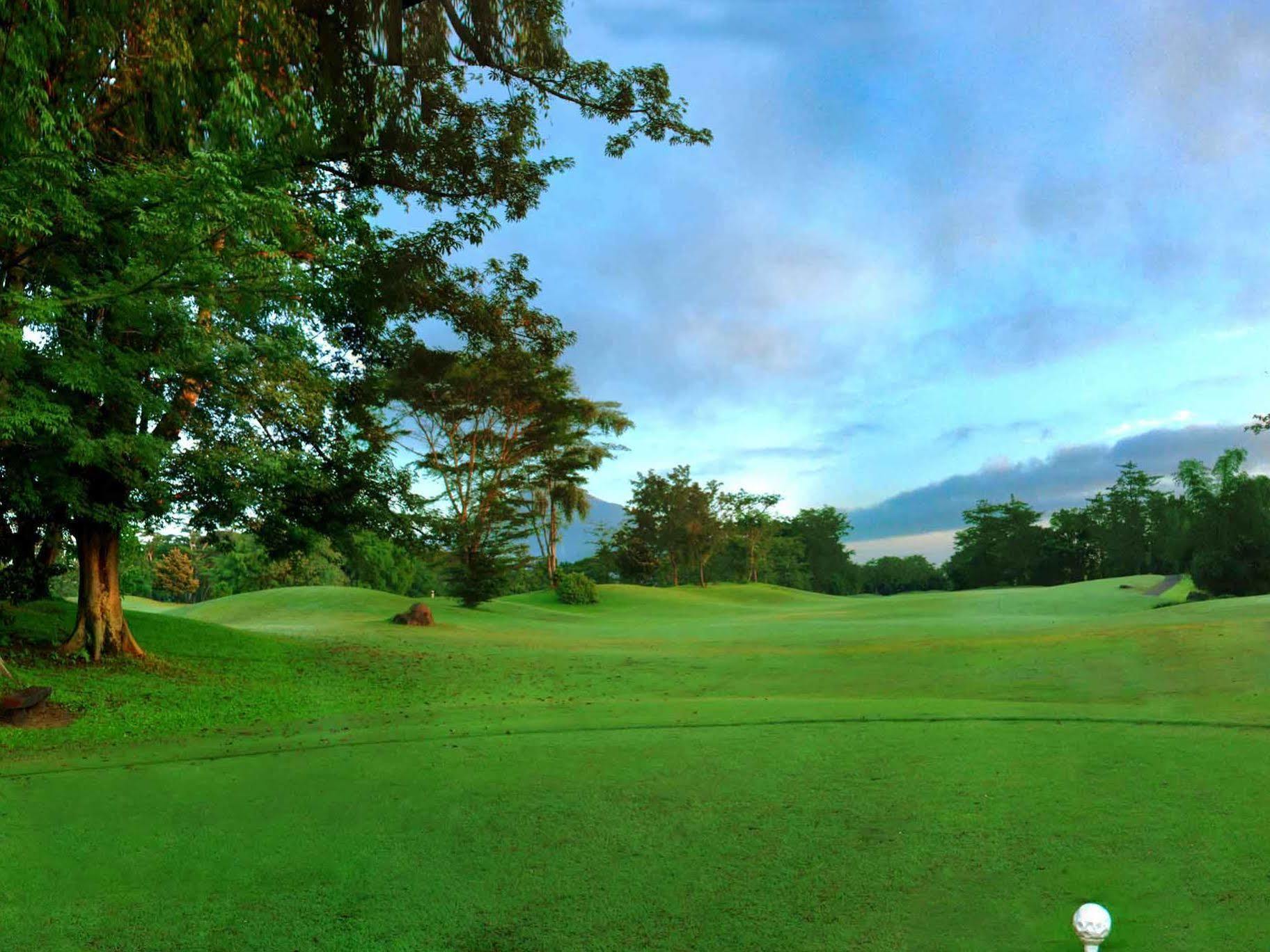Finna Golf & Country Club Prigen Екстер'єр фото